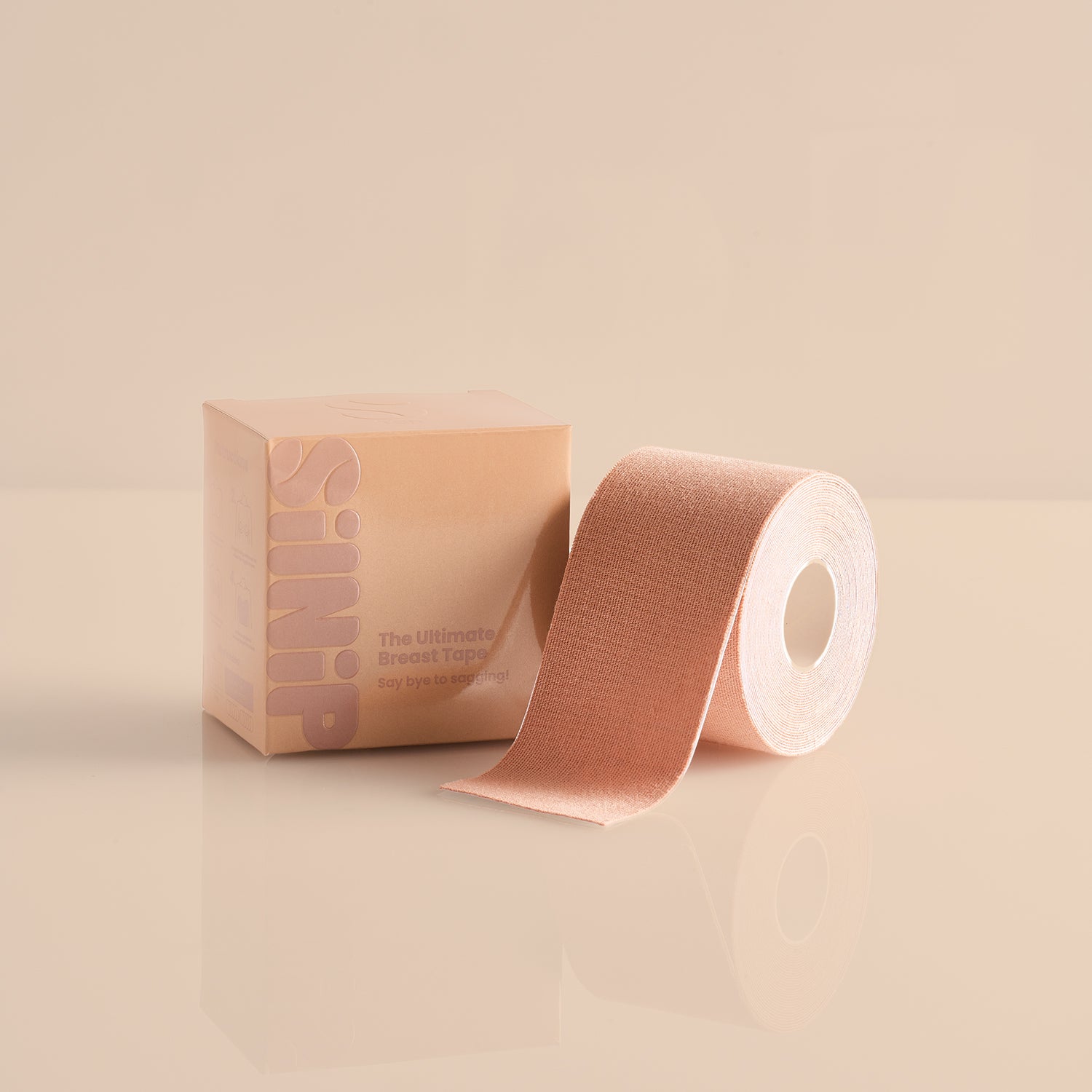 Breast Tape in Tan von Silnip mit Verpackung – elastisch, atmungsaktiv und selbstklebend für sicheren Halt ohne BH