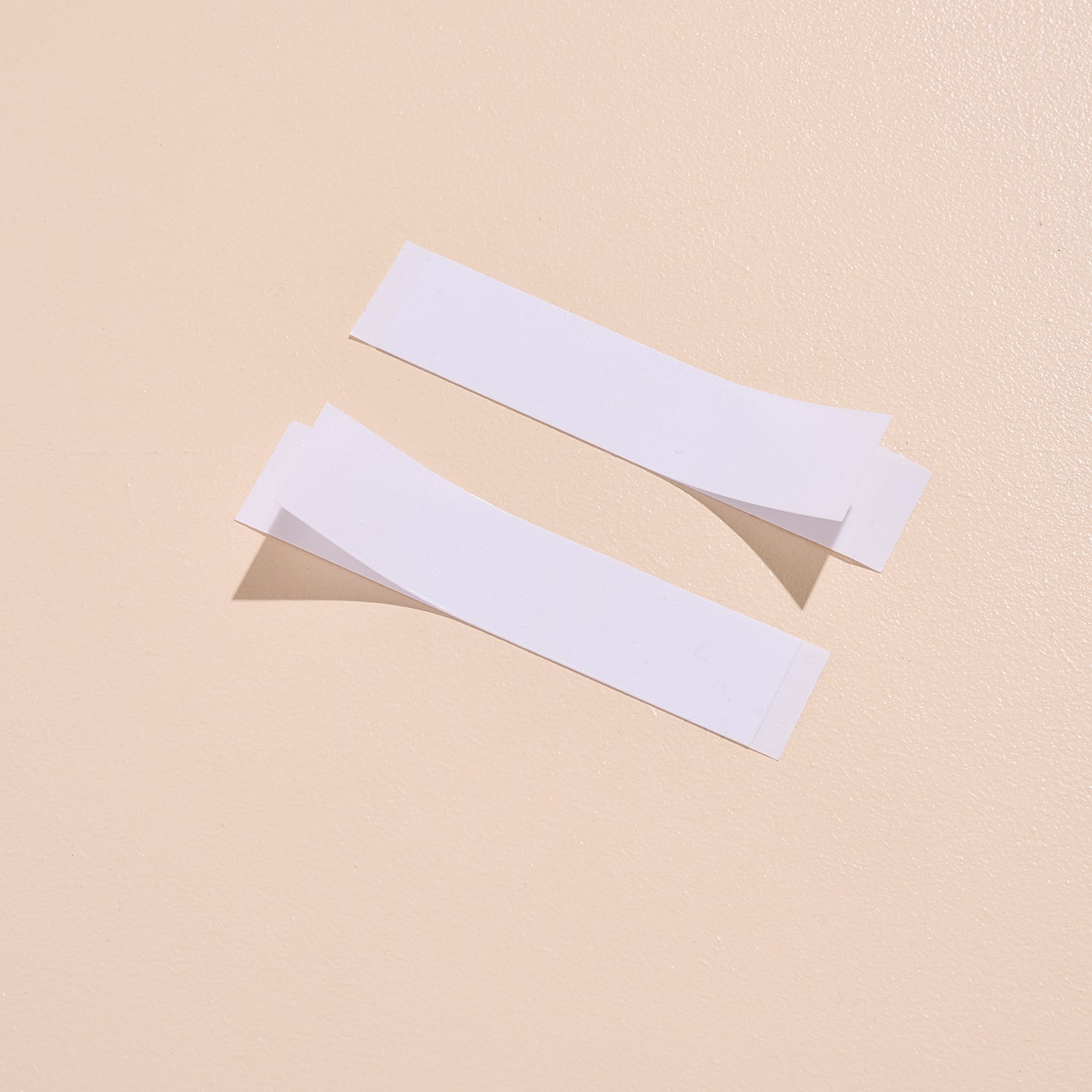 Keeping Tape von Silnip – transparentes, flexibles Klebeband zum Fixieren von Kleidung oder Accessoires