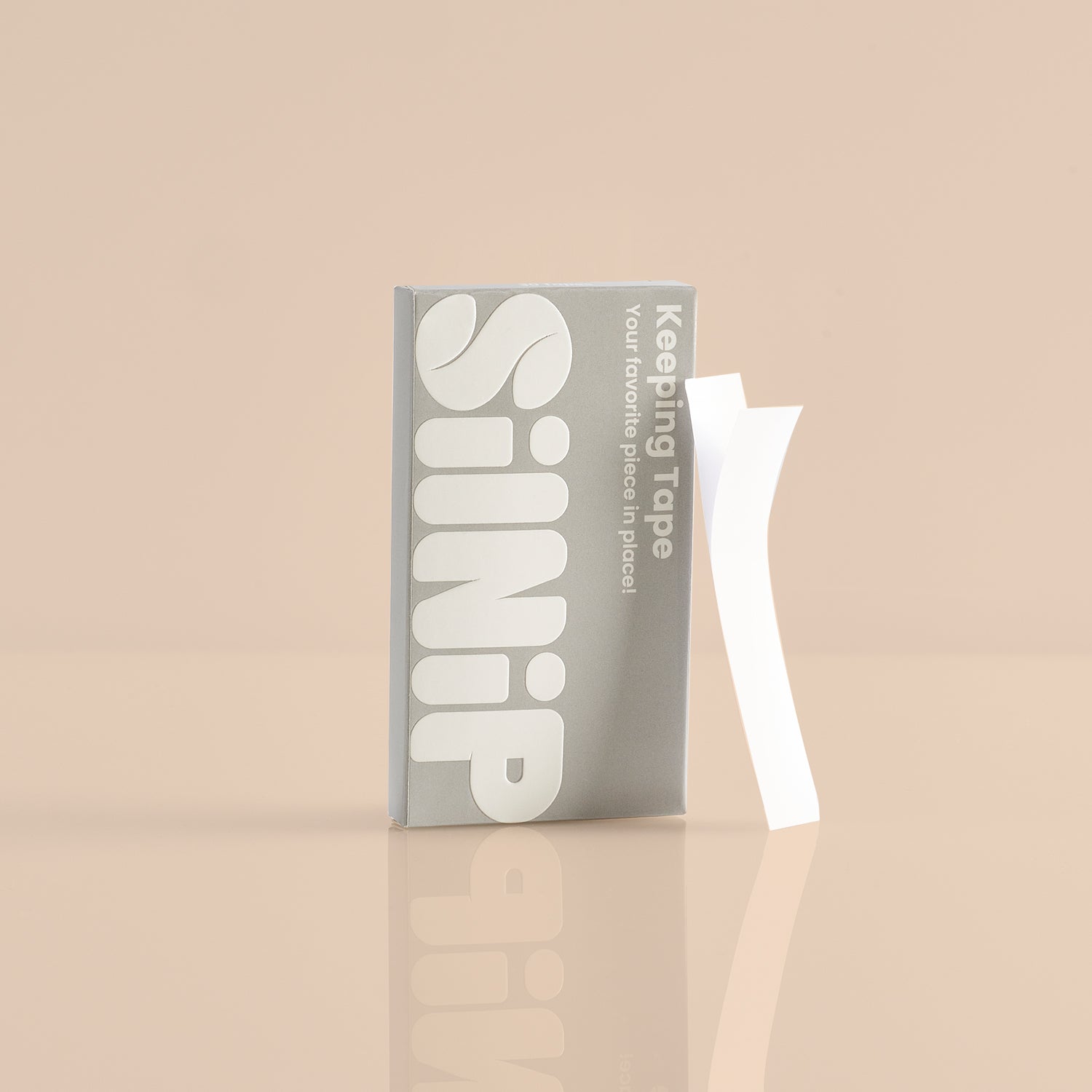 Keeping Tape von Silnip mit Verpackung – transparentes, flexibles Klebeband zum Fixieren von Kleidung oder Accessoires