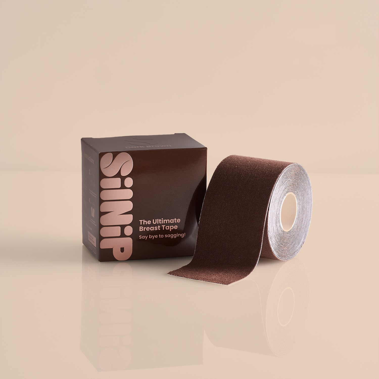Breast Tape in Dark Brown von Silnip mit Verpackung – elastisch, atmungsaktiv und selbstklebend für sicheren Halt ohne BH